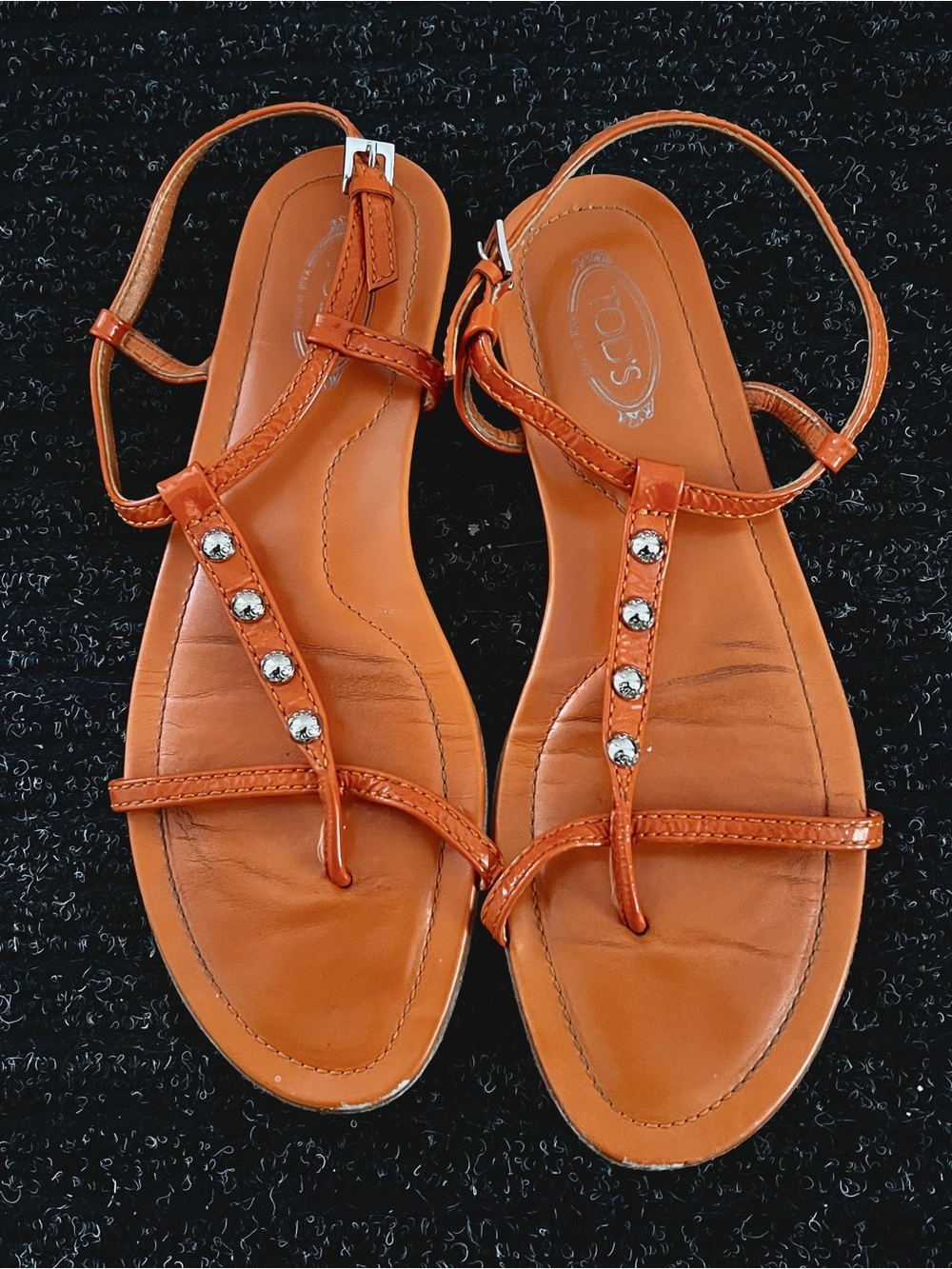 Tod's Matis flat T Strap leather Sandals orange studded thong 7.5
